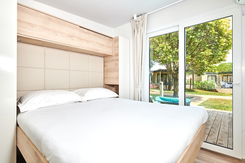 Mobile Homes Stella Maris — Hotel rooms in Umag, Istria
