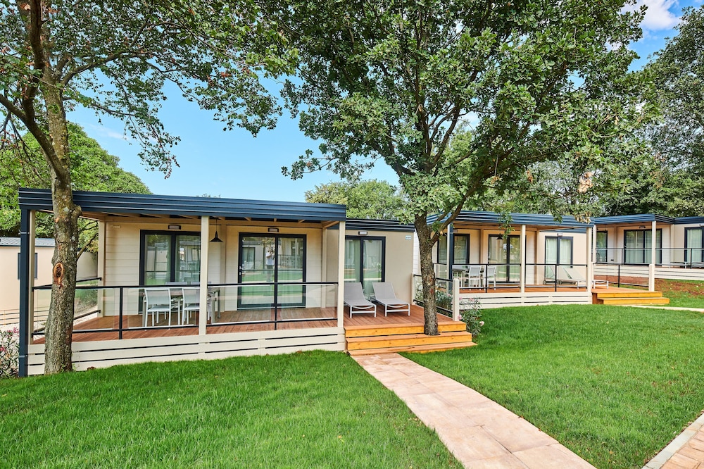 Mobile Homes Stella Maris — Hotel building in Umag, Istria