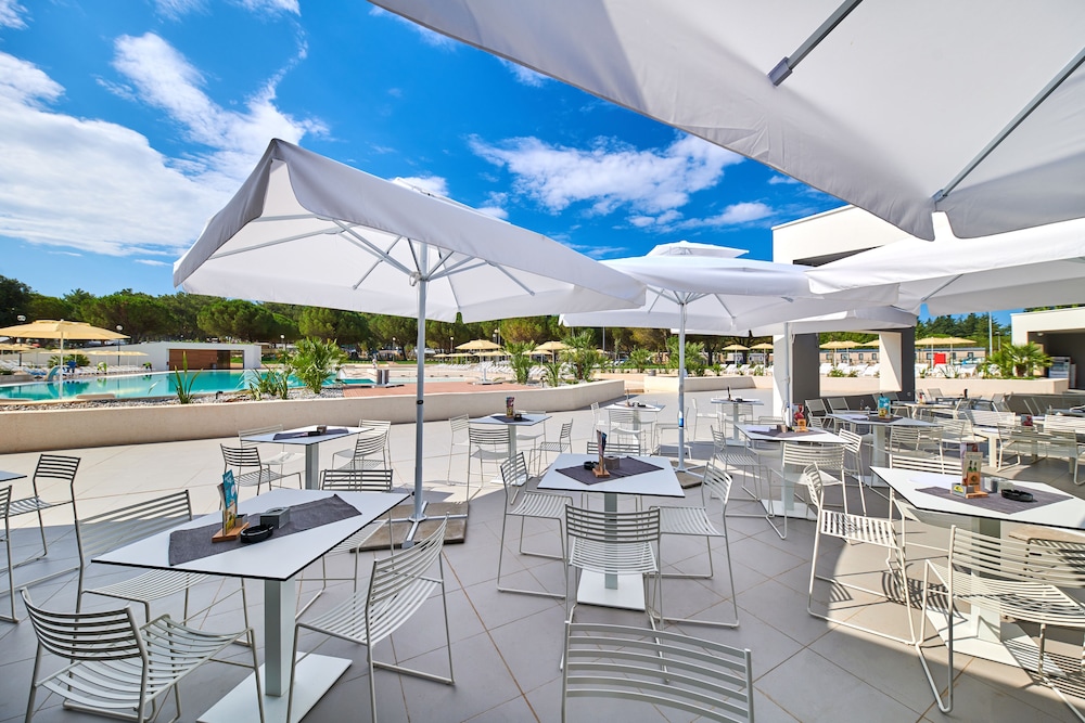 Mobile Homes Stella Maris — Restaurant & bars in Umag, Istria