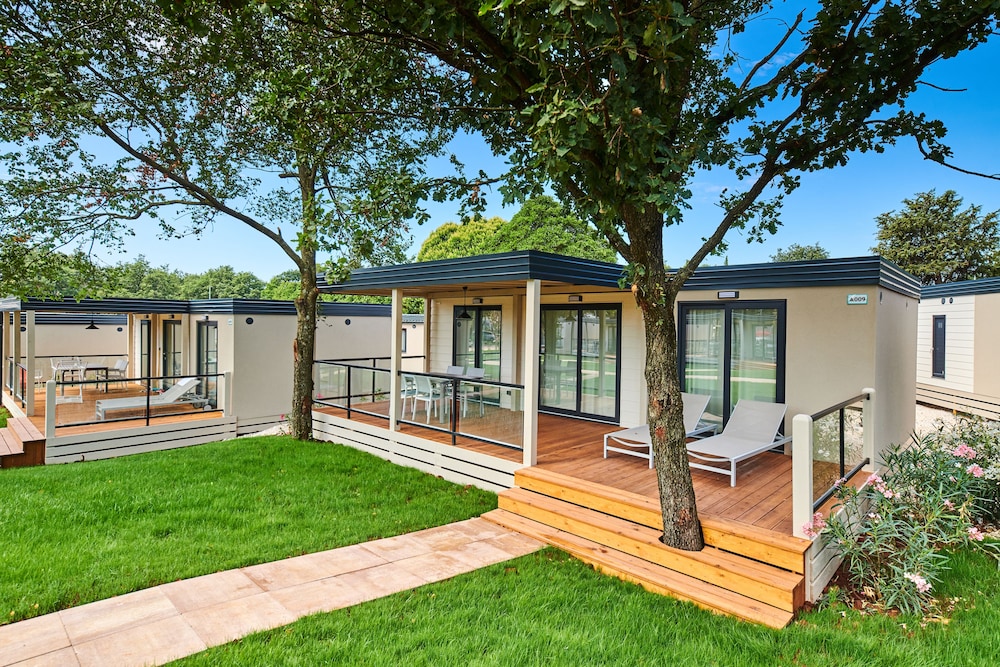 Mobile Homes Stella Maris — Hotel building in Umag, Istria