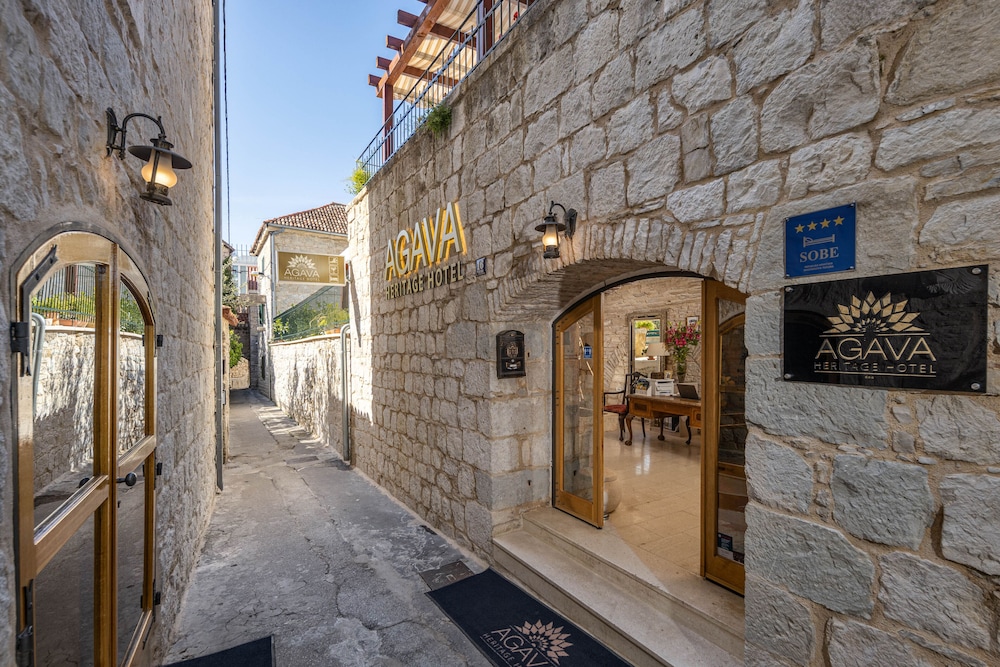 Hotel Agava — Hotel building in Split, Split-Dalmatia