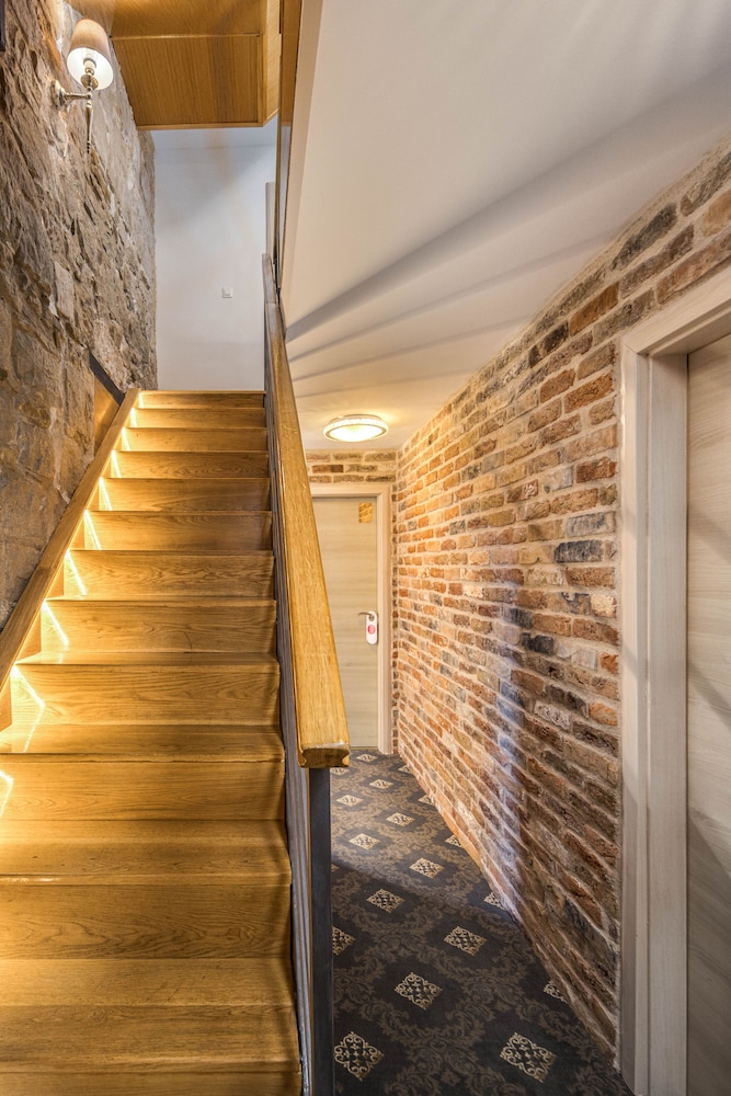 Hotel Agava — Hotel building in Split, Split-Dalmatia