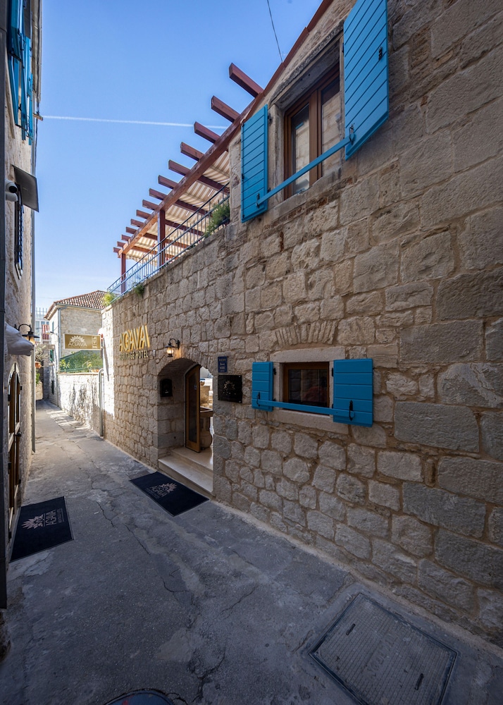 Hotel Agava — Hotel building in Split, Split-Dalmatia