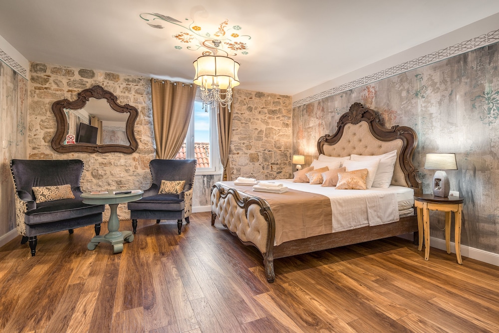 Plaza Marchi Old Town - MAG Quaint & Elegant Boutique Hotels — Hotel rooms in Split, Split-Dalmatia