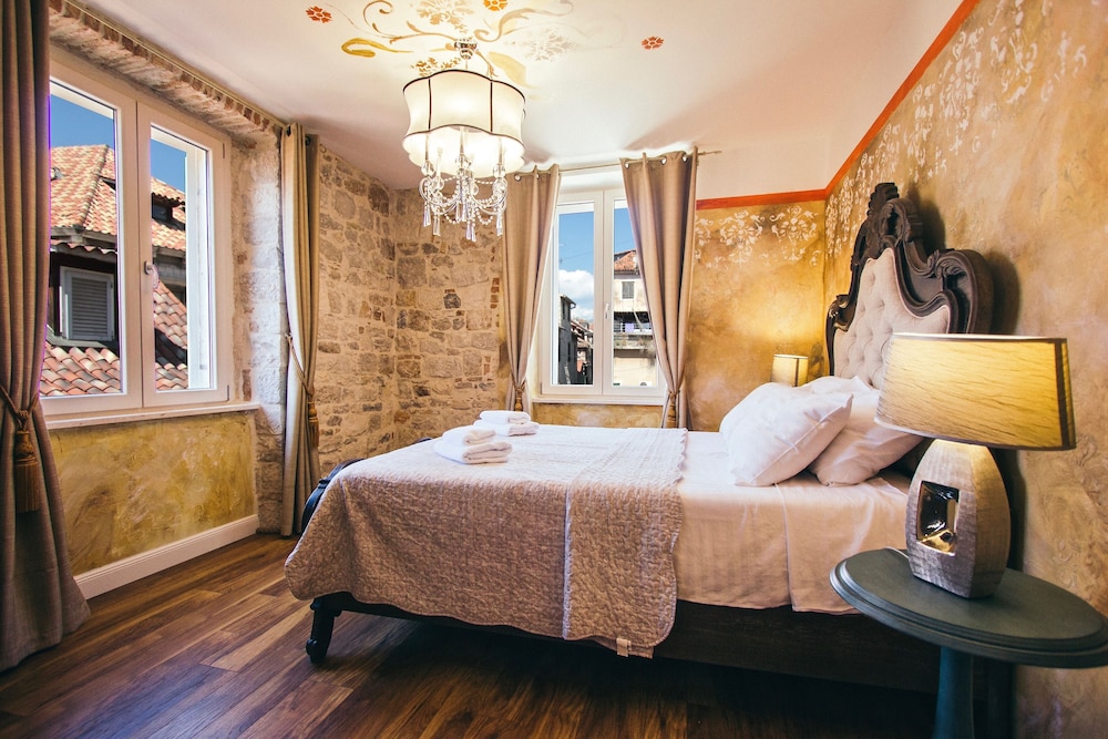 Plaza Marchi Old Town - MAG Quaint & Elegant Boutique Hotels — Hotel rooms in Split, Split-Dalmatia