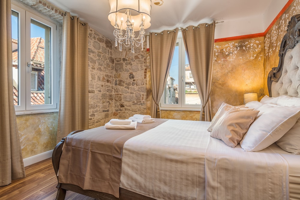 Plaza Marchi Old Town - MAG Quaint & Elegant Boutique Hotels — Hotel rooms in Split, Split-Dalmatia
