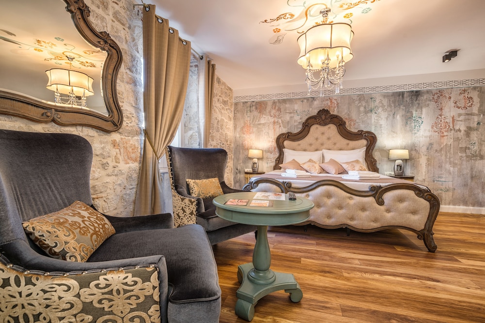 Plaza Marchi Old Town - MAG Quaint & Elegant Boutique Hotels — Hotel rooms in Split, Split-Dalmatia