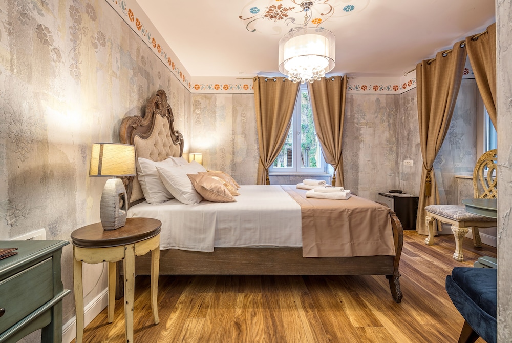 Plaza Marchi Old Town - MAG Quaint & Elegant Boutique Hotels — Hotel rooms in Split, Split-Dalmatia