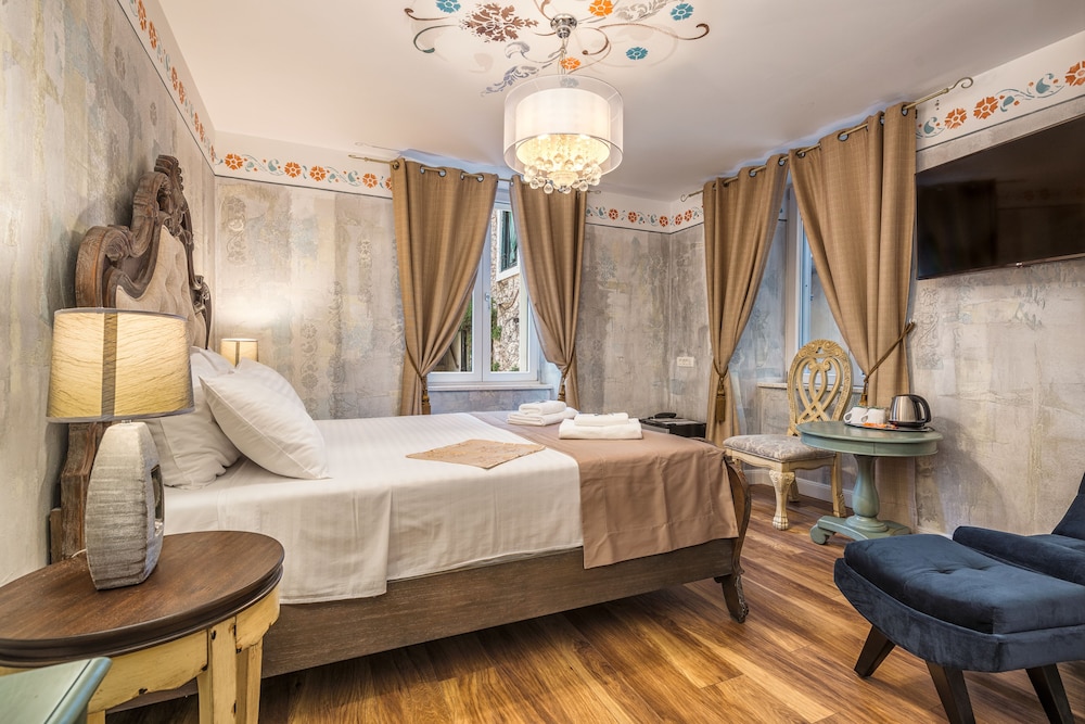 Plaza Marchi Old Town - MAG Quaint & Elegant Boutique Hotels — Hotel rooms in Split, Split-Dalmatia
