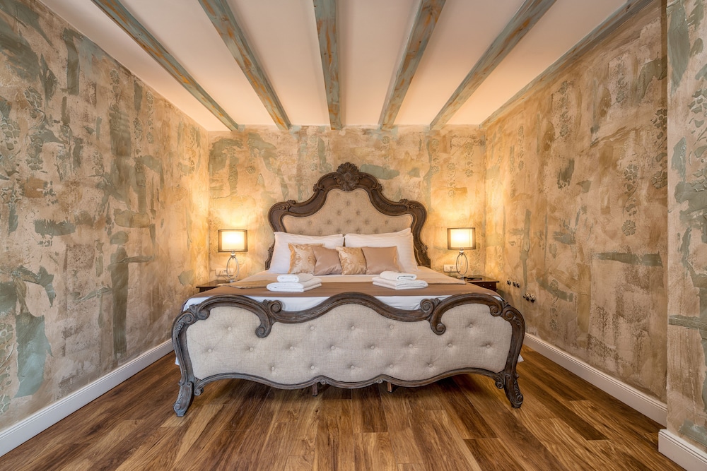 Plaza Marchi Old Town - MAG Quaint & Elegant Boutique Hotels — Hotel rooms in Split, Split-Dalmatia