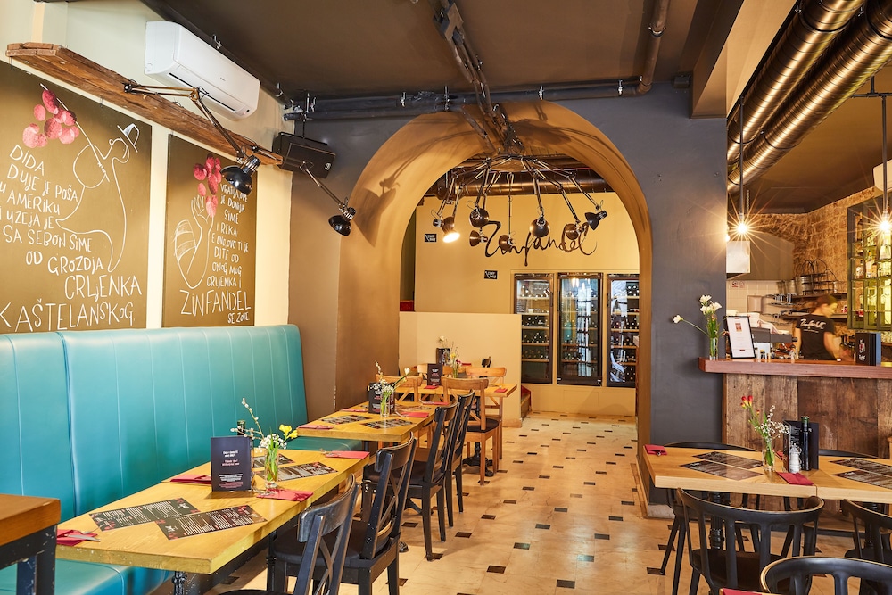 Plaza Marchi Old Town - MAG Quaint & Elegant Boutique Hotels — Restaurant & bars in Split, Split-Dalmatia