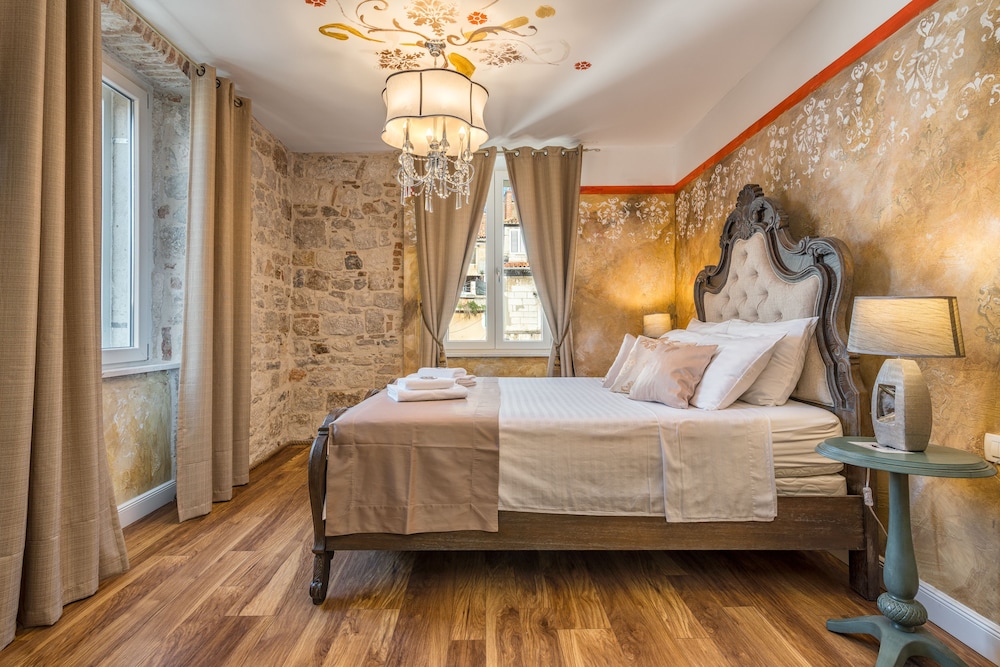 Plaza Marchi Old Town - MAG Quaint & Elegant Boutique Hotels — Hotel rooms in Split, Split-Dalmatia