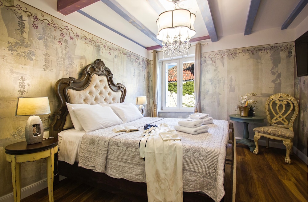 Plaza Marchi Old Town - MAG Quaint & Elegant Boutique Hotels — Hotel rooms in Split, Split-Dalmatia