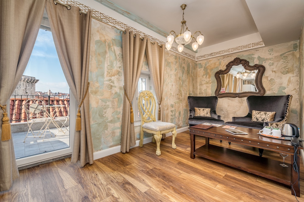 Plaza Marchi Old Town - MAG Quaint & Elegant Boutique Hotels — Hotel rooms in Split, Split-Dalmatia