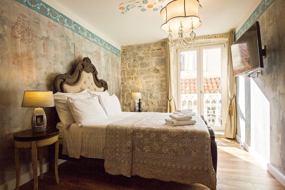 Plaza Marchi Old Town - MAG Quaint & Elegant Boutique Hotels — Hotel rooms in Split, Split-Dalmatia