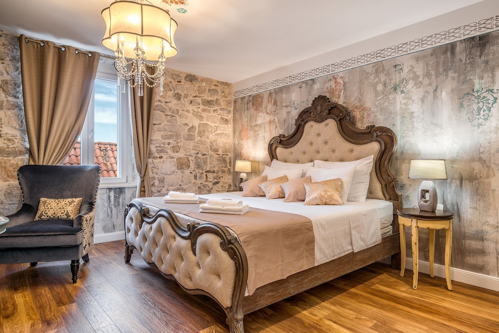 Plaza Marchi Old Town - MAG Quaint & Elegant Boutique Hotels — Hotel rooms in Split, Split-Dalmatia