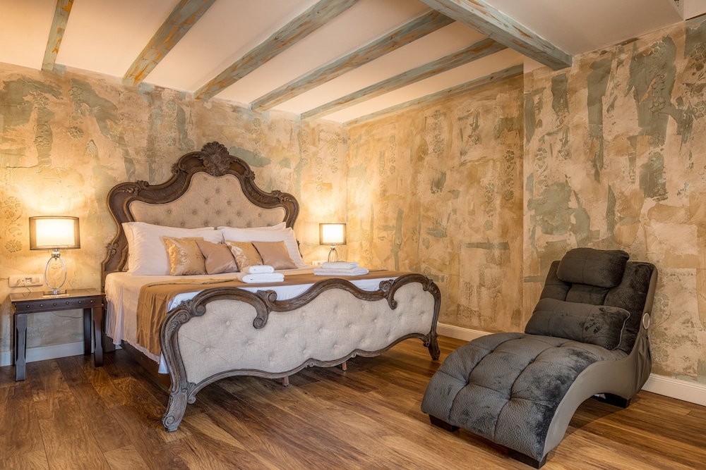 Plaza Marchi Old Town - MAG Quaint & Elegant Boutique Hotels — Hotel rooms in Split, Split-Dalmatia