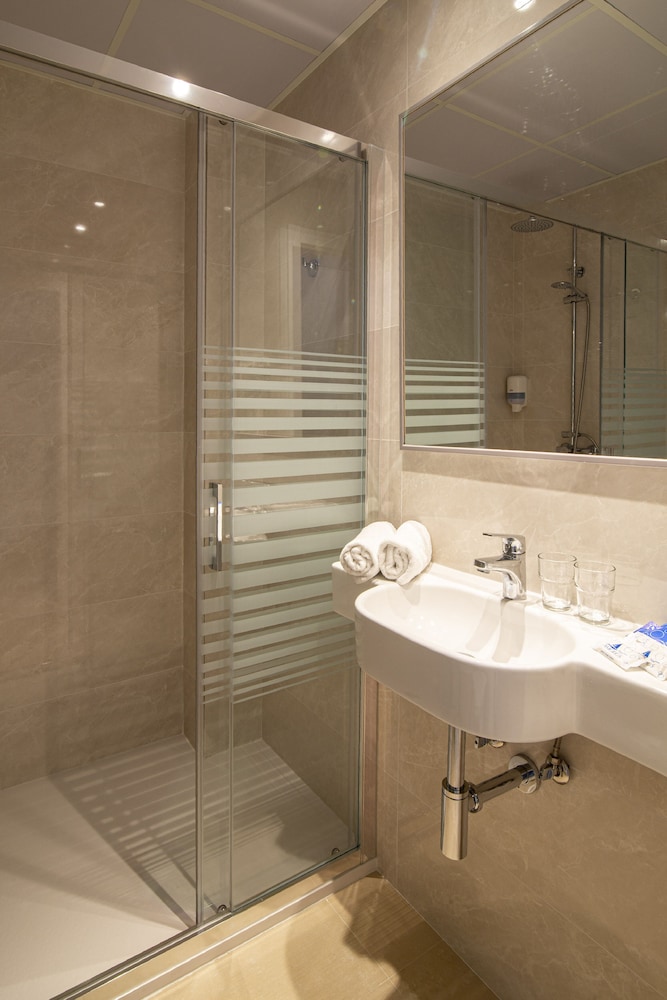 Hotel Amoros — Hotel rooms in Cala Ratjada, Balearic Islands