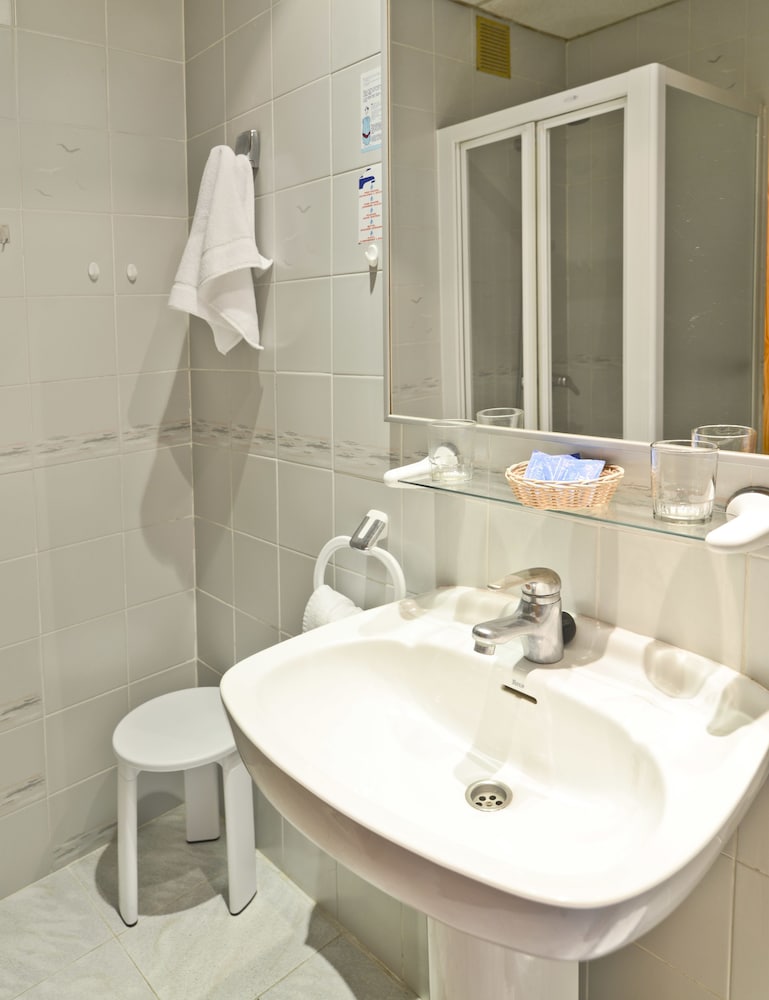 Hotel Amoros — Hotel rooms in Cala Ratjada, Balearic Islands