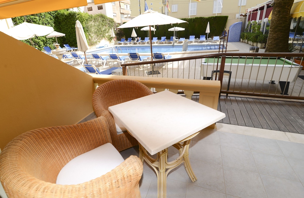 Hotel Amoros — Swimming pool in Cala Ratjada, Balearic Islands