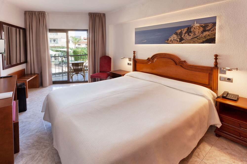 Hotel Amoros — Hotel rooms in Cala Ratjada, Balearic Islands