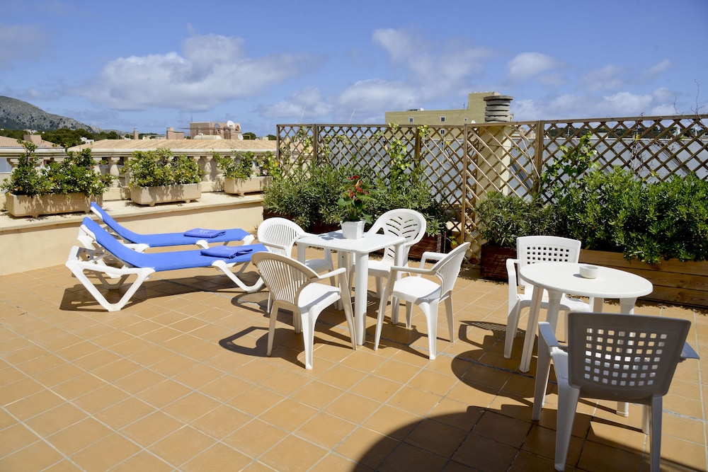Hotel Amoros — Hotel building in Cala Ratjada, Balearic Islands