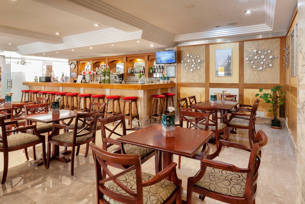 Hotel Amoros — Restaurant & bars in Cala Ratjada, Balearic Islands