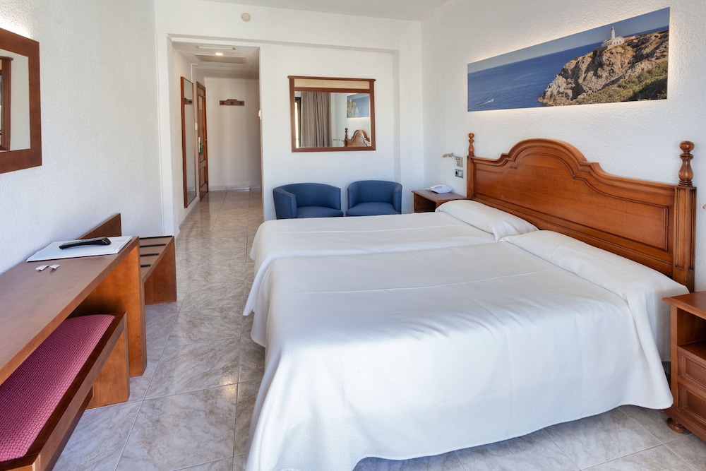 Hotel Amoros — Hotel rooms in Cala Ratjada, Balearic Islands