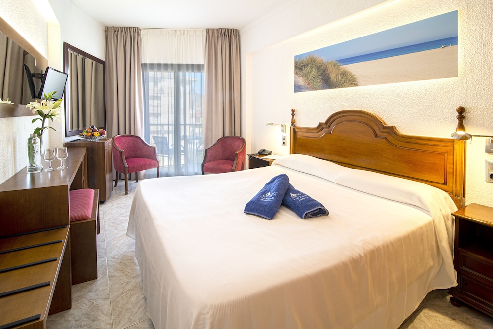 Hotel Amoros — Hotel rooms in Cala Ratjada, Balearic Islands