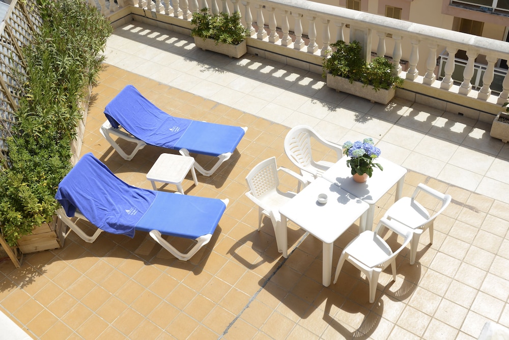 Hotel Amoros — Hotel building in Cala Ratjada, Balearic Islands