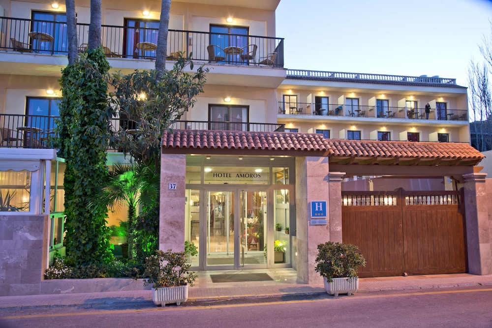 Hotel Amoros — Hotel building in Cala Ratjada, Balearic Islands