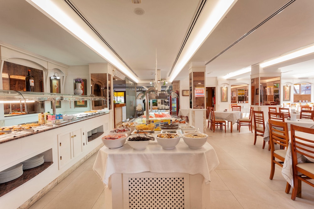 Hotel Amoros — Restaurant & bars in Cala Ratjada, Balearic Islands