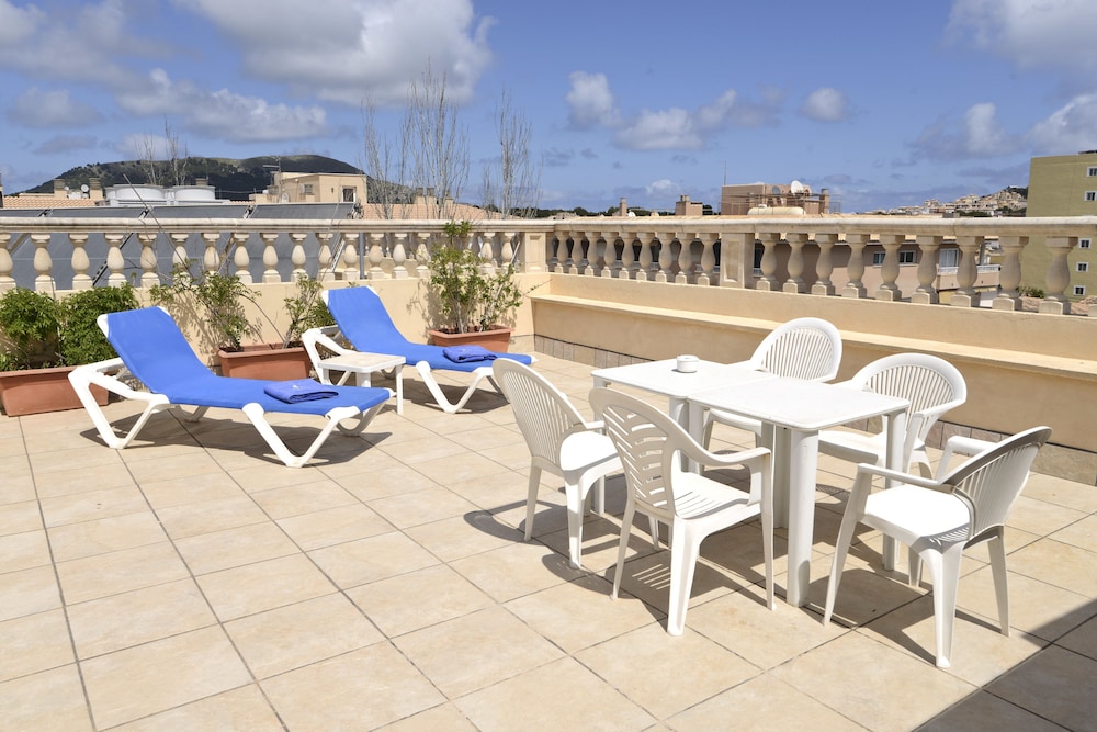 Hotel Amoros — Hotel building in Cala Ratjada, Balearic Islands