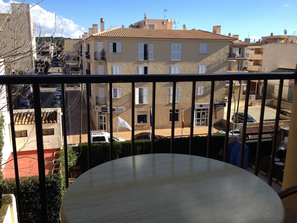 Hotel Amoros — Hotel building in Cala Ratjada, Balearic Islands
