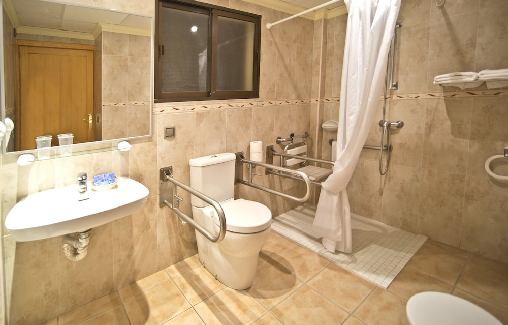 Hotel Amoros — Hotel rooms in Cala Ratjada, Balearic Islands