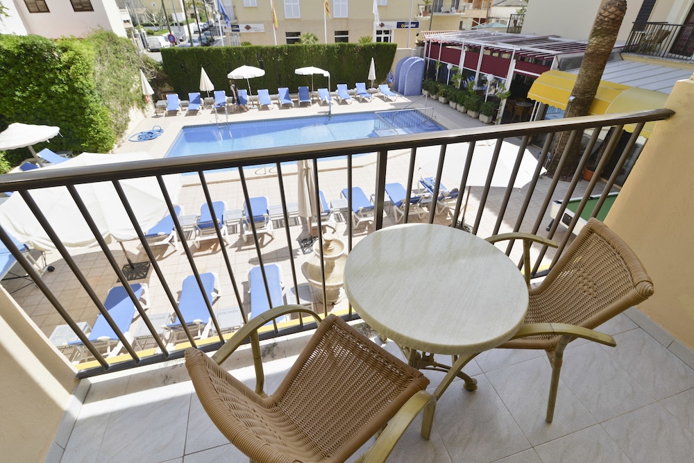 Hotel Amoros — Swimming pool in Cala Ratjada, Balearic Islands