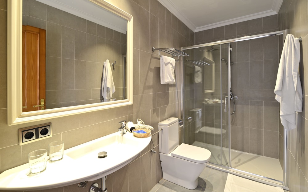 Hotel Amoros — Hotel rooms in Cala Ratjada, Balearic Islands
