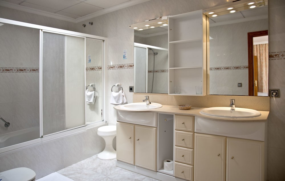 Hotel Amoros — Hotel rooms in Cala Ratjada, Balearic Islands