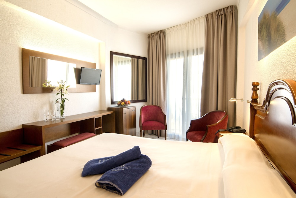 Hotel Amoros — Hotel rooms in Cala Ratjada, Balearic Islands