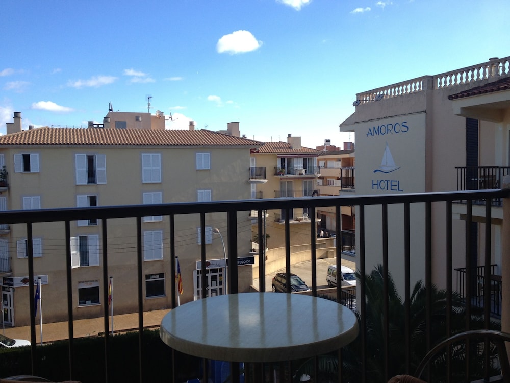 Hotel Amoros — Hotel building in Cala Ratjada, Balearic Islands