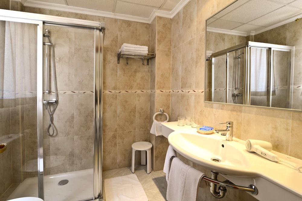 Hotel Amoros — Hotel rooms in Cala Ratjada, Balearic Islands