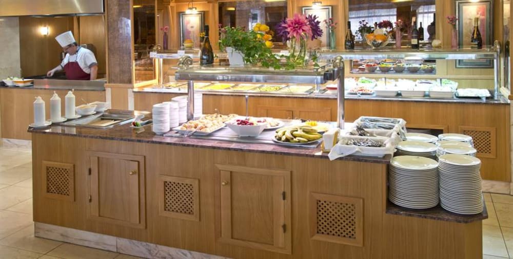 Hotel Amoros — Restaurant & bars in Cala Ratjada, Balearic Islands