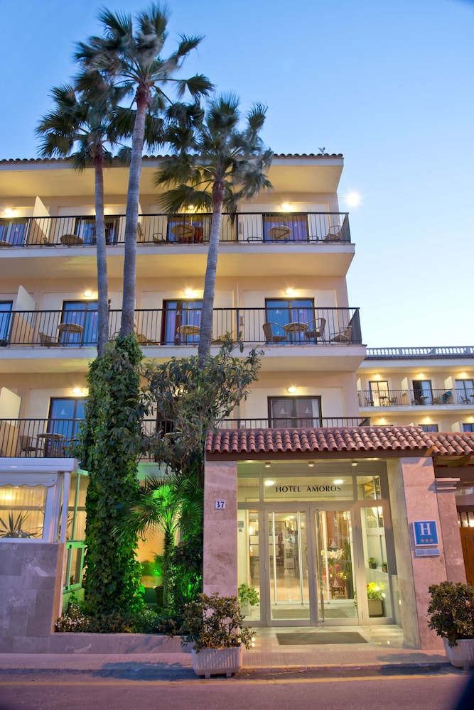 Hotel Amoros — Hotel building in Cala Ratjada, Balearic Islands