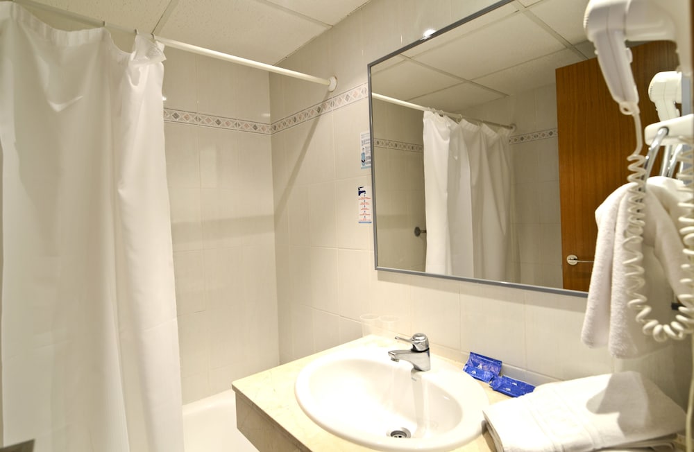 Hotel Amoros — Hotel rooms in Cala Ratjada, Balearic Islands