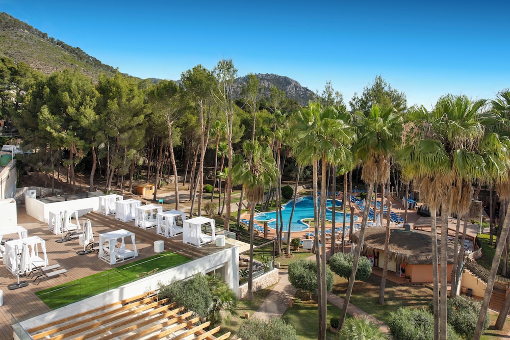 Valentin Grand Park Suite Hotel — Swimming pool in Peguera, Balearic Islands