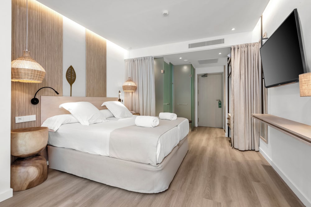 Valentin Grand Park Suite Hotel — Hotel rooms in Peguera, Balearic Islands