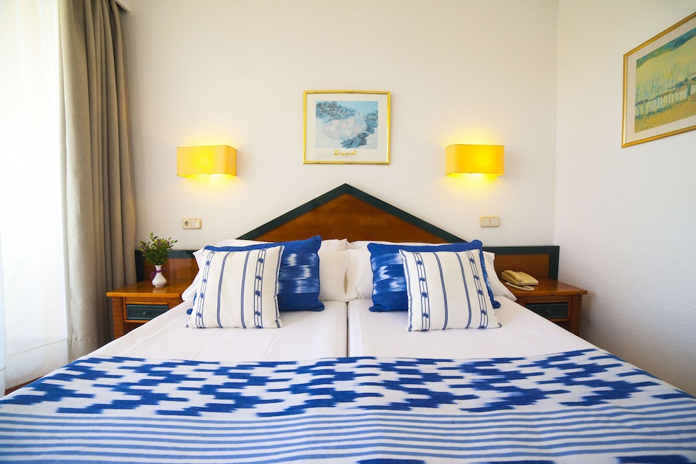 Valentin Grand Park Suite Hotel — Hotel rooms in Peguera, Balearic Islands