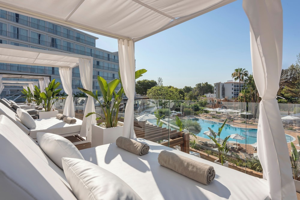 Valentin Grand Park Suite Hotel — Swimming pool in Peguera, Balearic Islands