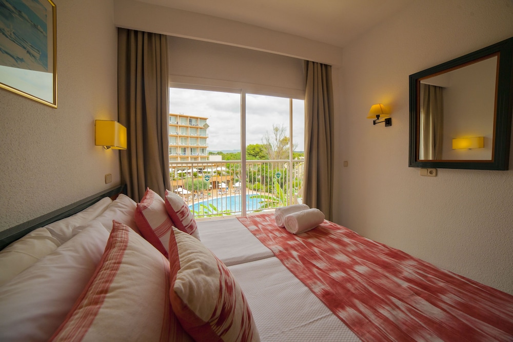 Valentin Grand Park Suite Hotel — Hotel rooms in Peguera, Balearic Islands