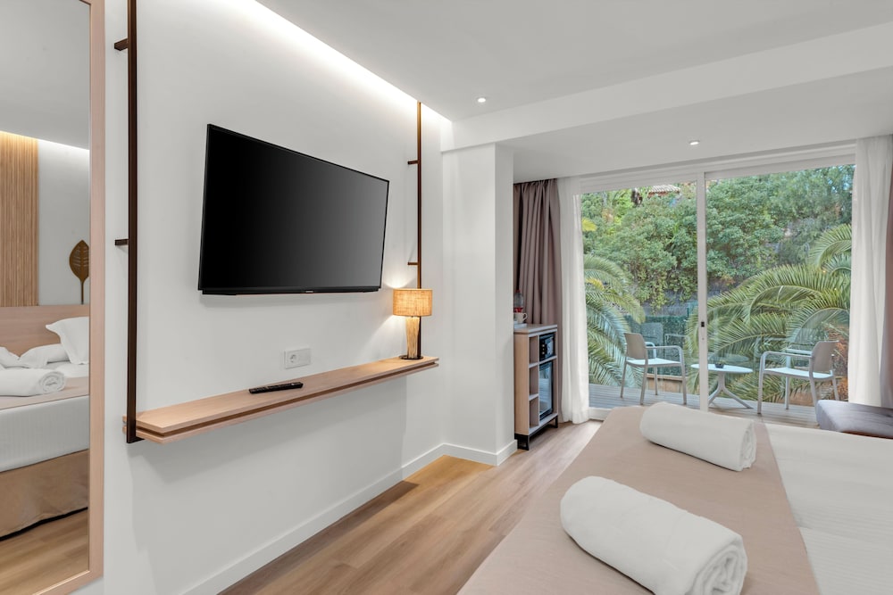 Valentin Grand Park Suite Hotel — Hotel rooms in Peguera, Balearic Islands
